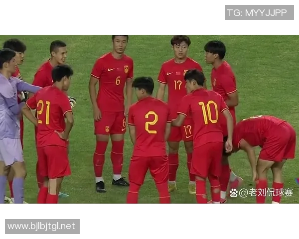 红色足球队的荣耀与梦想：追寻胜利的足迹与团队精神的力量